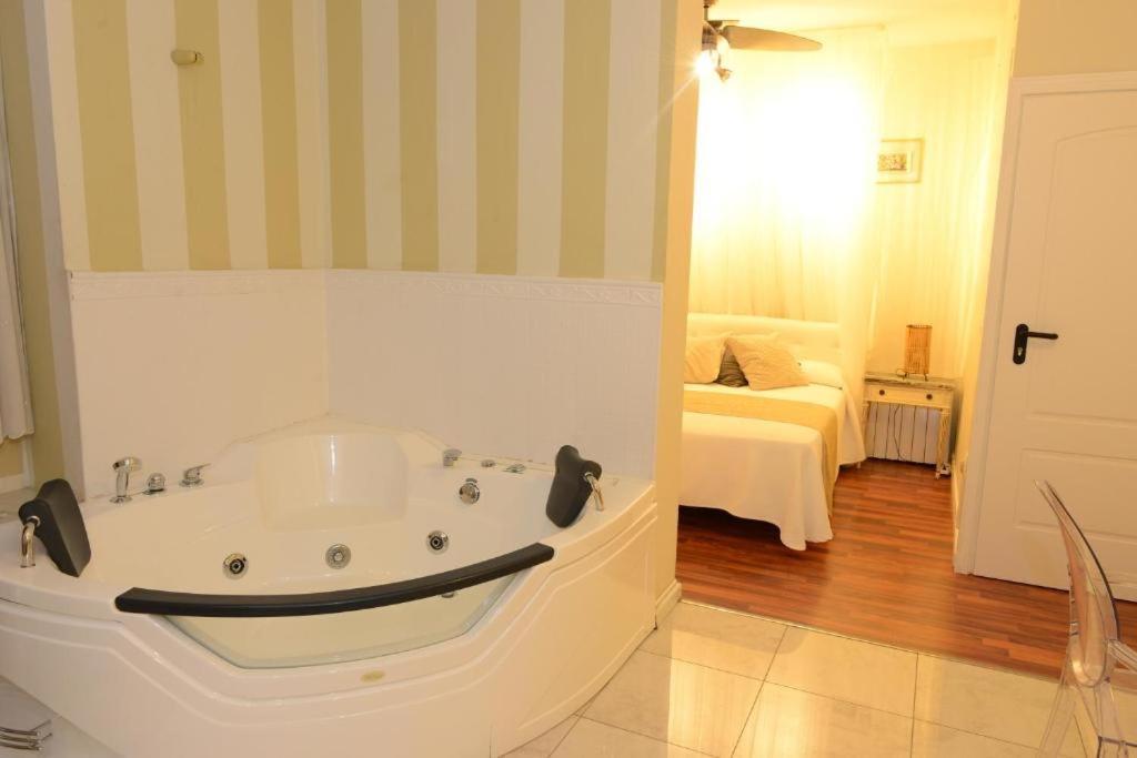 Tu Mansion Guest House Навалкарнеро Екстериор снимка